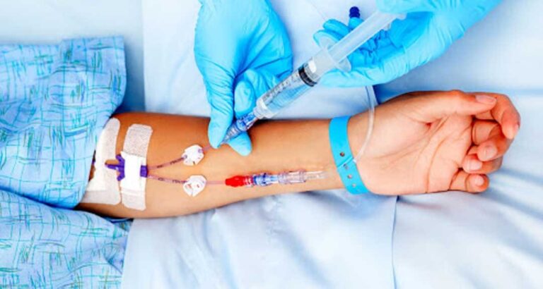 Intravenous antibiotics injection